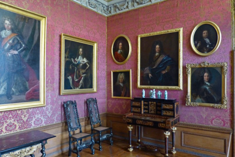 schlosscharlottenburg3.jpg