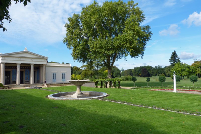 schlosscharlottenhof.jpg