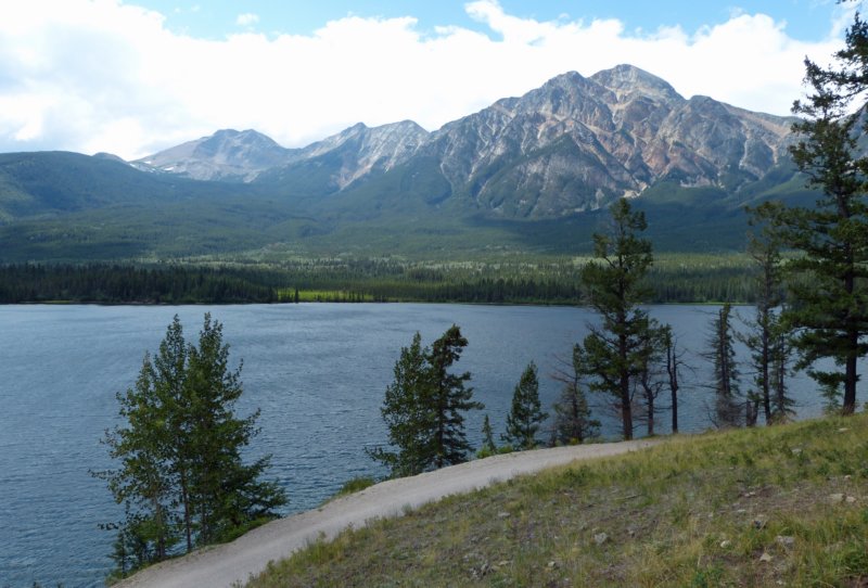 jasperpyramidlake.jpg