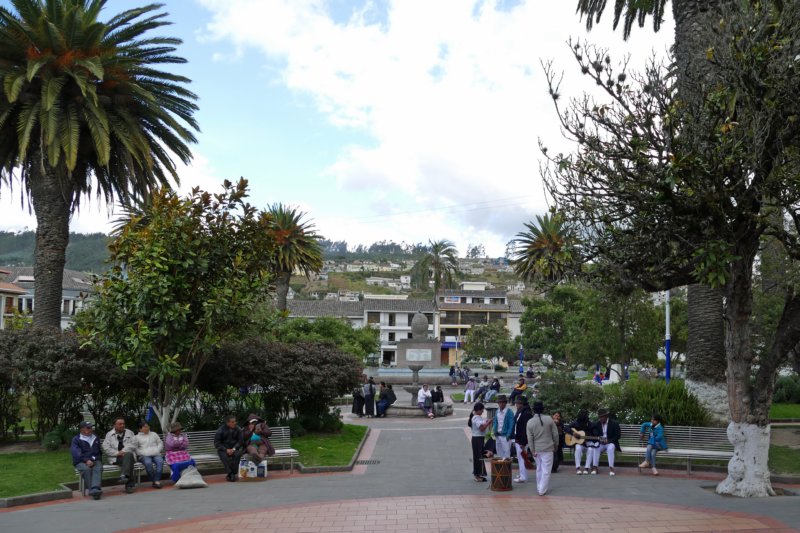 otavaloparquesimonbolivar.jpg