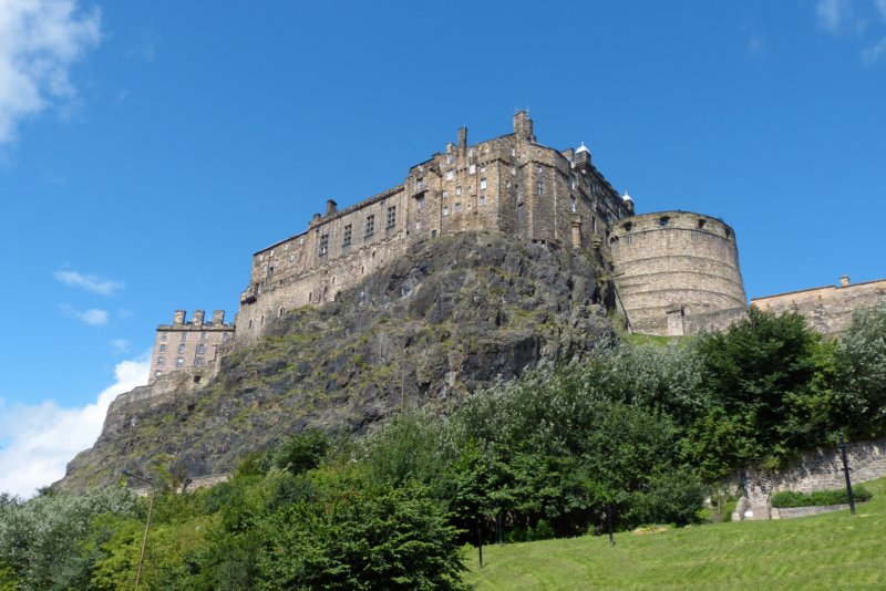 edinburghcastle2.jpg