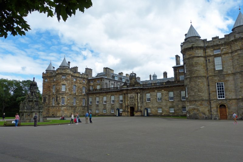 palaceofholyroodhouse6.jpg