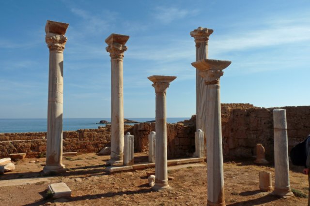 apolloniacentralebasilica3.jpg