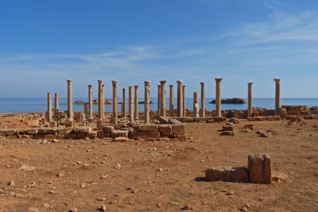 apolloniaoostbasilica2.jpg