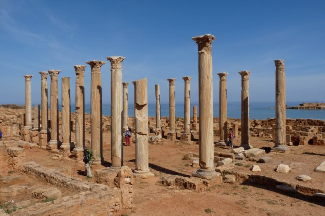 apolloniaoostbasilica4.jpg