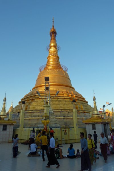 yangonbotataungpagoda.jpg
