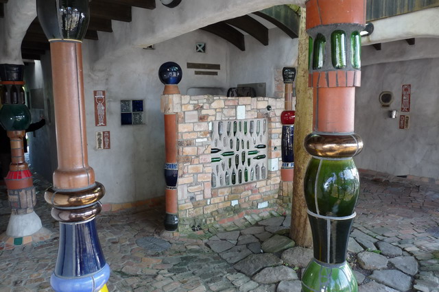 hundertwassertoilet.jpg