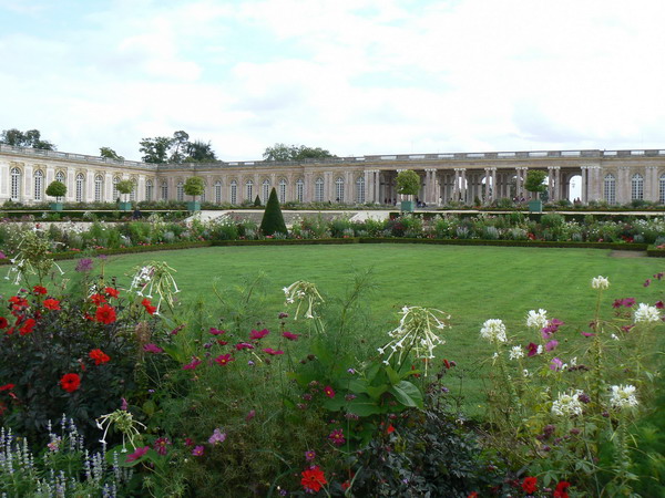 achterzijdegrandtrianon.jpg