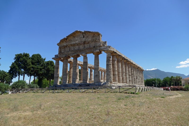 paestumtempiodiathena2.jpg