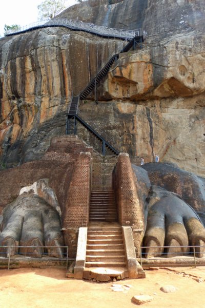 leeuwengangsigiriya.jpg