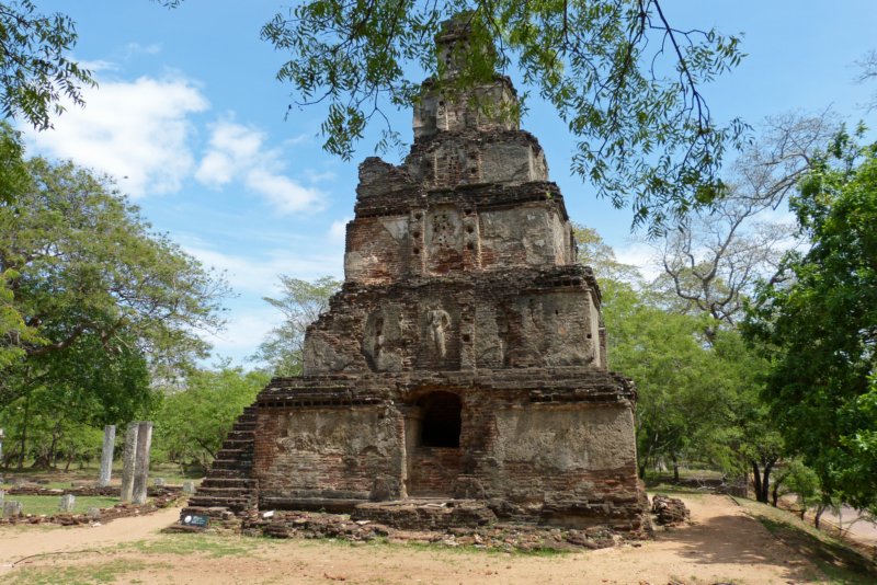 satmahalprasadapolonnaruwa.jpg
