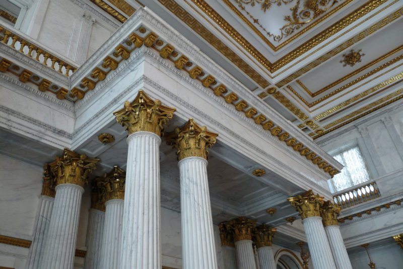 winterpaleisgrotetroonzaal3.jpg