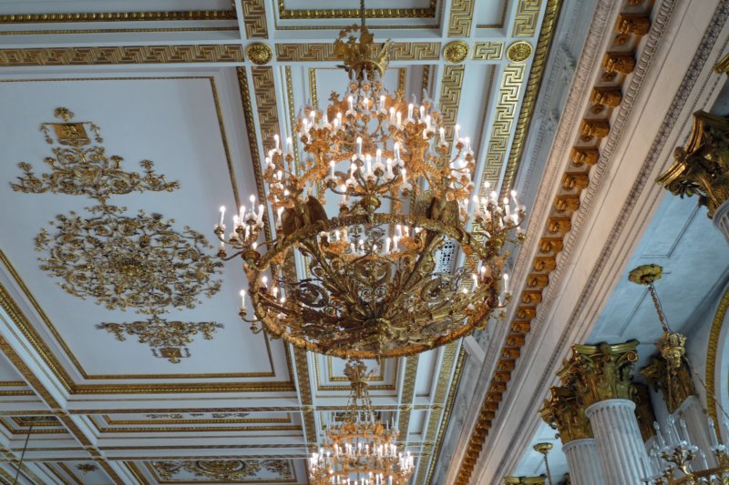 winterpaleisgrotetroonzaal4.jpg