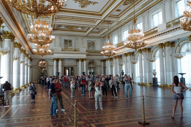 winterpaleisgrotetroonzaal6.jpg