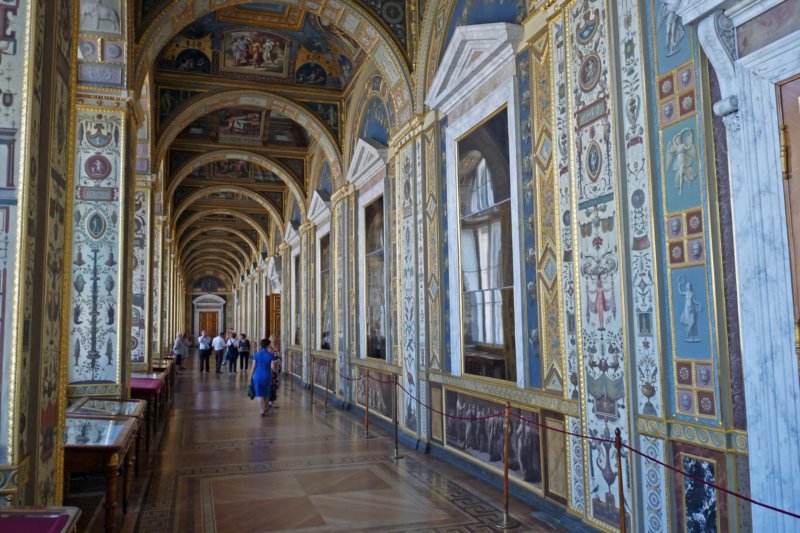 winterpaleisrafaelloggia3.jpg