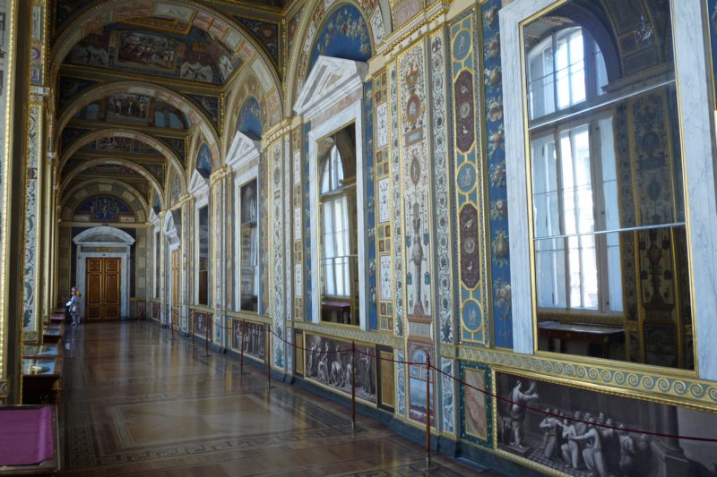 winterpaleisrafaelloggia6.jpg
