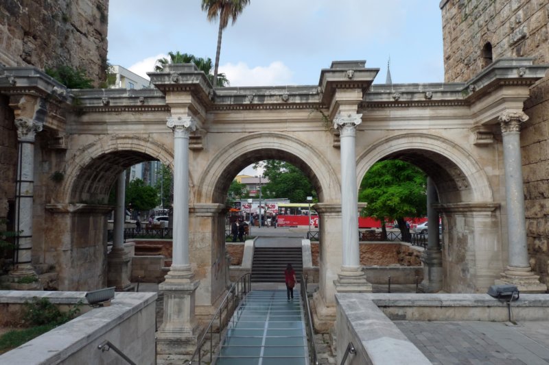 antalyapoortvanhadrianus.jpg