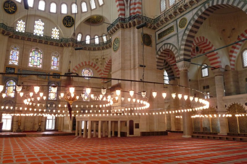 istanbulinterieursuleymaniyemoskee2.jpg
