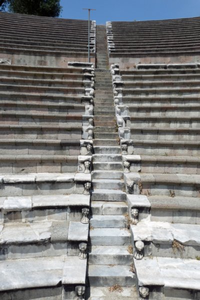 pergamonasclepiontheatertribunes.jpg